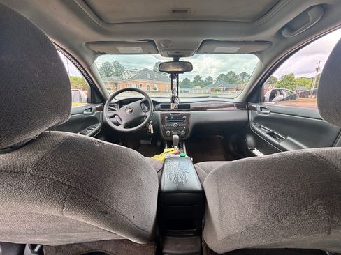 Used 2015 Chevrolet Impala LT w/ LT Sunroof Package FWD image 9