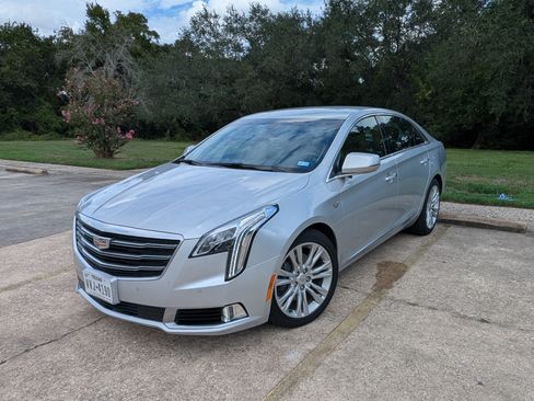 Used 2019 Cadillac XTS Luxury image 2