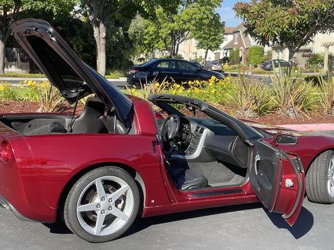 Used 2006 Chevrolet Corvette Coupe w/ Performance Package RWD image 14