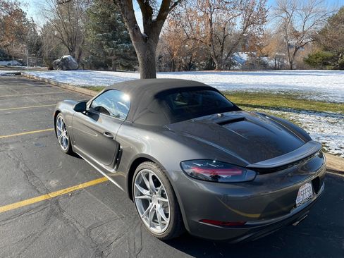 Used 2017 Porsche 718 Boxster image 2