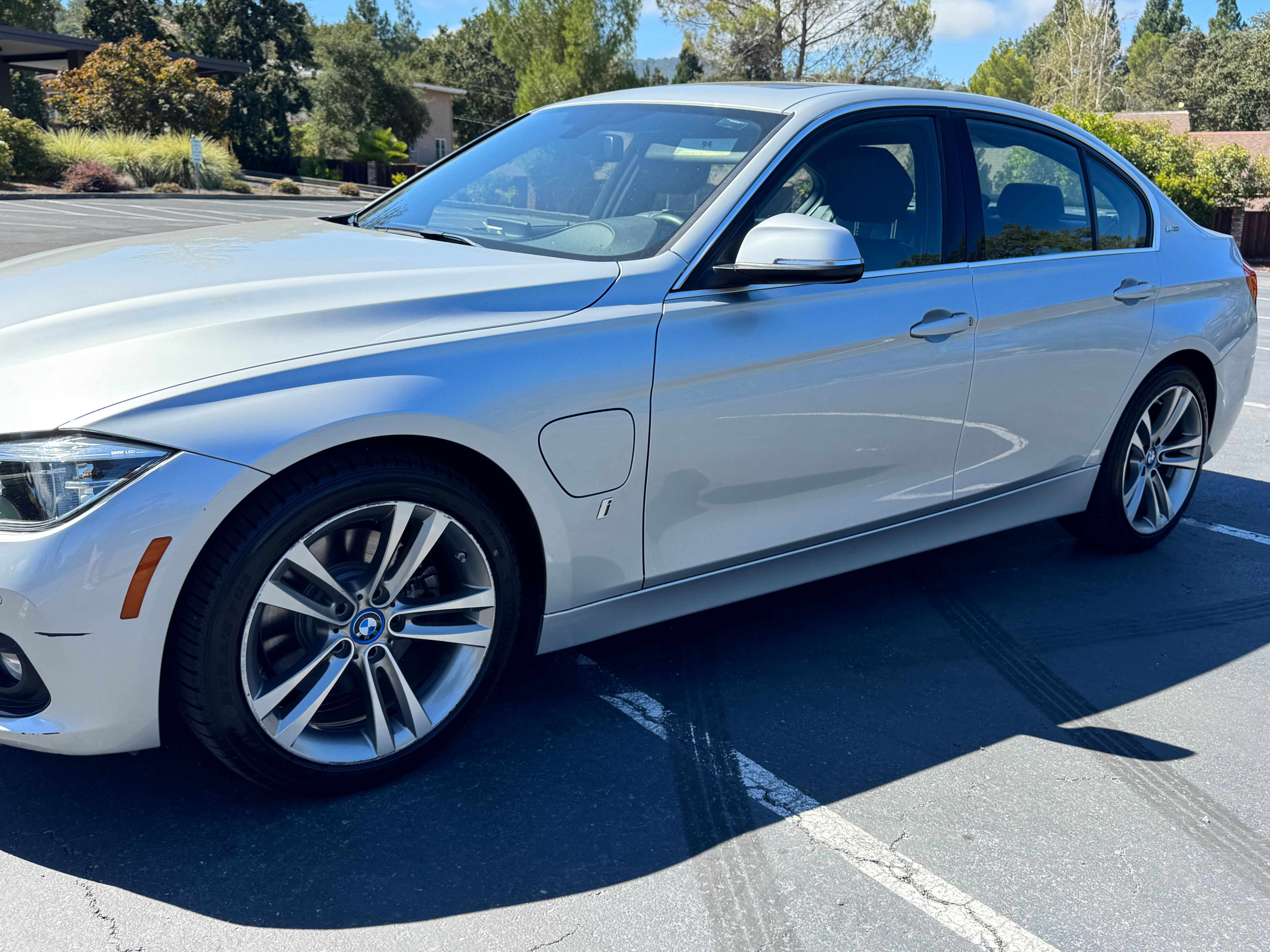 Used 2017 BMW 330e RWD image 1