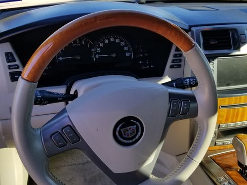 Used 2006 Cadillac XLR image 17