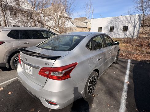 Used 2017 Nissan Sentra SV image 4