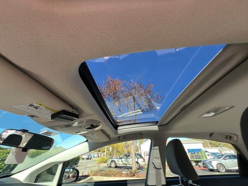 Used 2012 Toyota Prius Three image 13