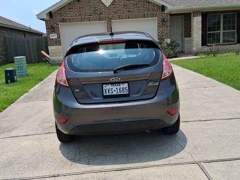 Used 2015 Ford Fiesta SE FWD image 6