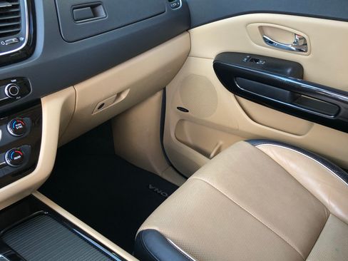 Used 2016 Kia Sedona SX FWD image 11