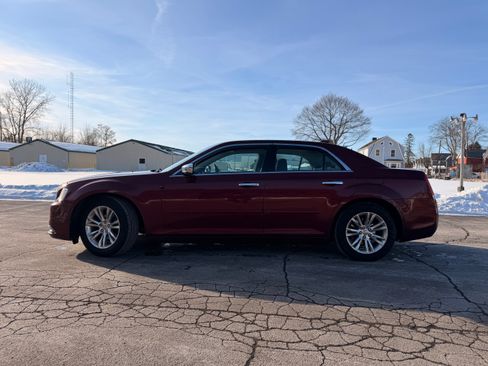 Used 2016 Chrysler 300 C image 4