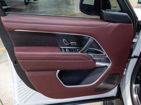 Used 2024 Land Rover Range Rover Autobiography image 14