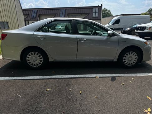 Used 2012 Toyota Camry LE image 8