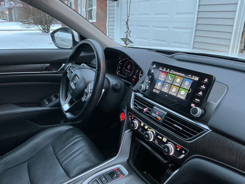 Used 2021 Honda Accord Touring image 11