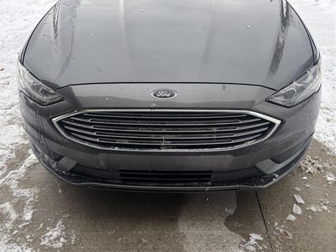 Used 2017 Ford Fusion SE w/ Fusion SE Technology Package image 1