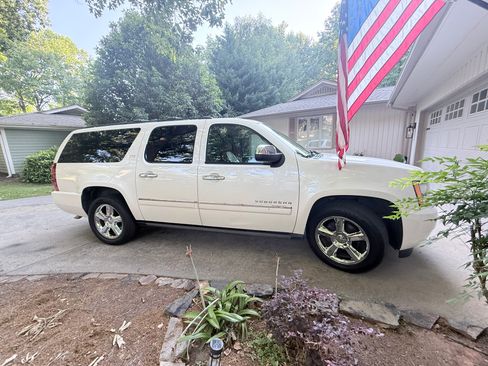 Used 2014 Chevrolet Suburban LTZ AWD/4WD image 2