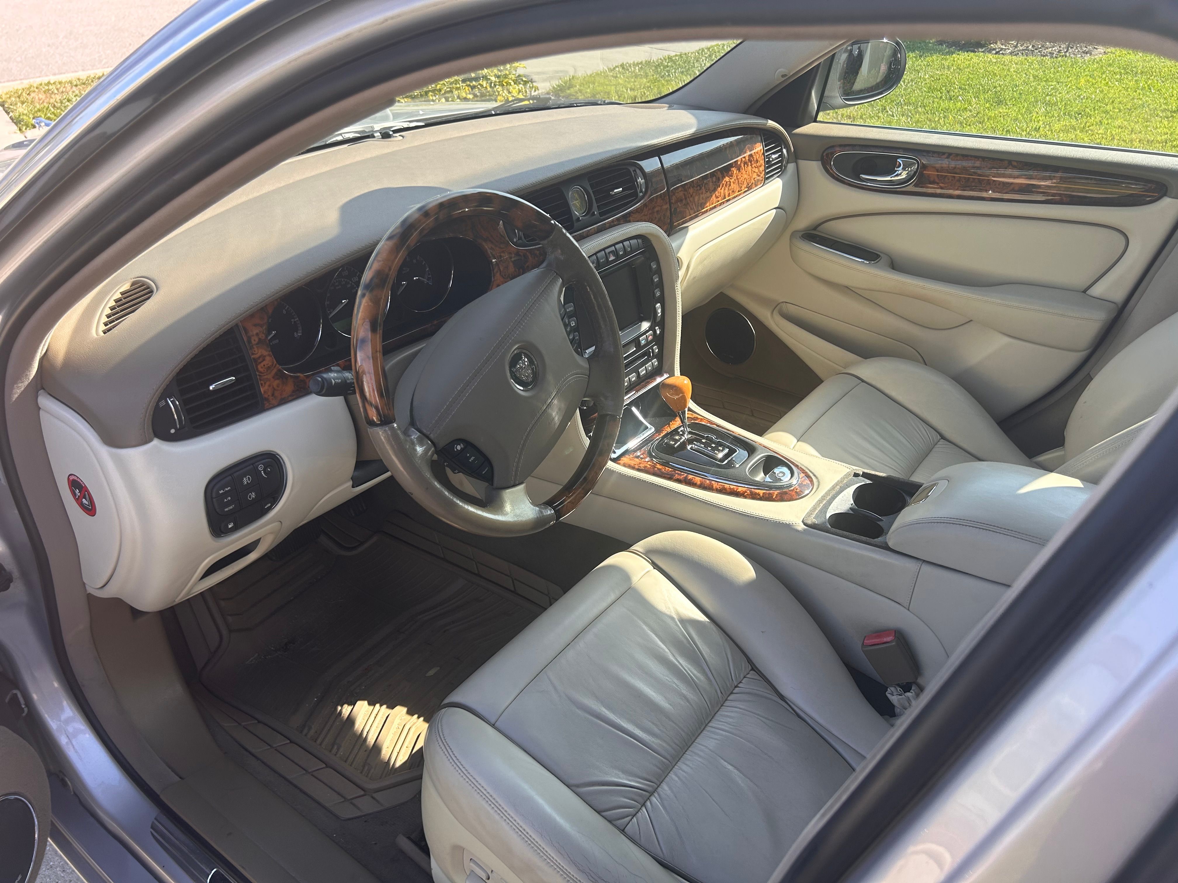 Used 2004 Jaguar XJ8 RWD image 8