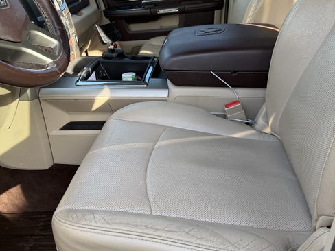 Used 2014 RAM 1500 Laramie image 8