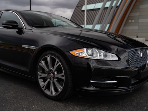 Used 2015 Jaguar XJ image 16