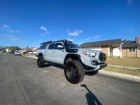 Used 2019 Toyota Tacoma TRD Off-Road AWD/4WD image 2