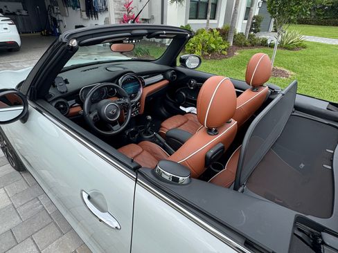 Used 2022 MINI Cooper S w/ Signature Upholstery Package image 27