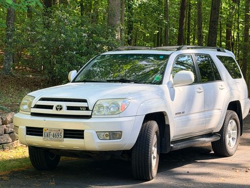 Used 2005 Toyota 4Runner Limited AWD/4WD image 1