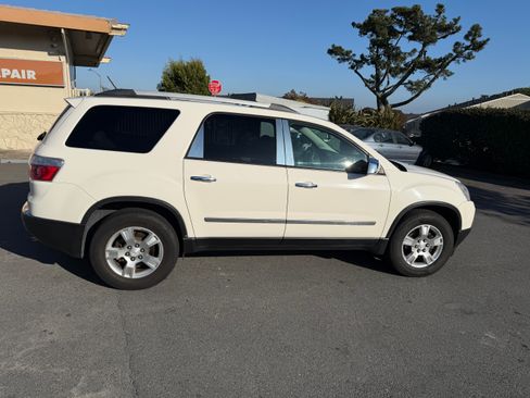 Used 2011 GMC Acadia SL image 2