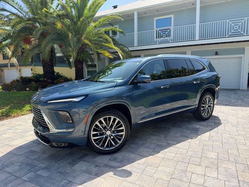 Used 2025 Buick Enclave Avenir w/ Super Cruise Package FWD image 1