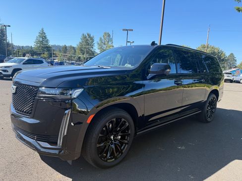 Used 2024 Cadillac Escalade ESV Sport Platinum w/ LPO, ONYX Package image 2