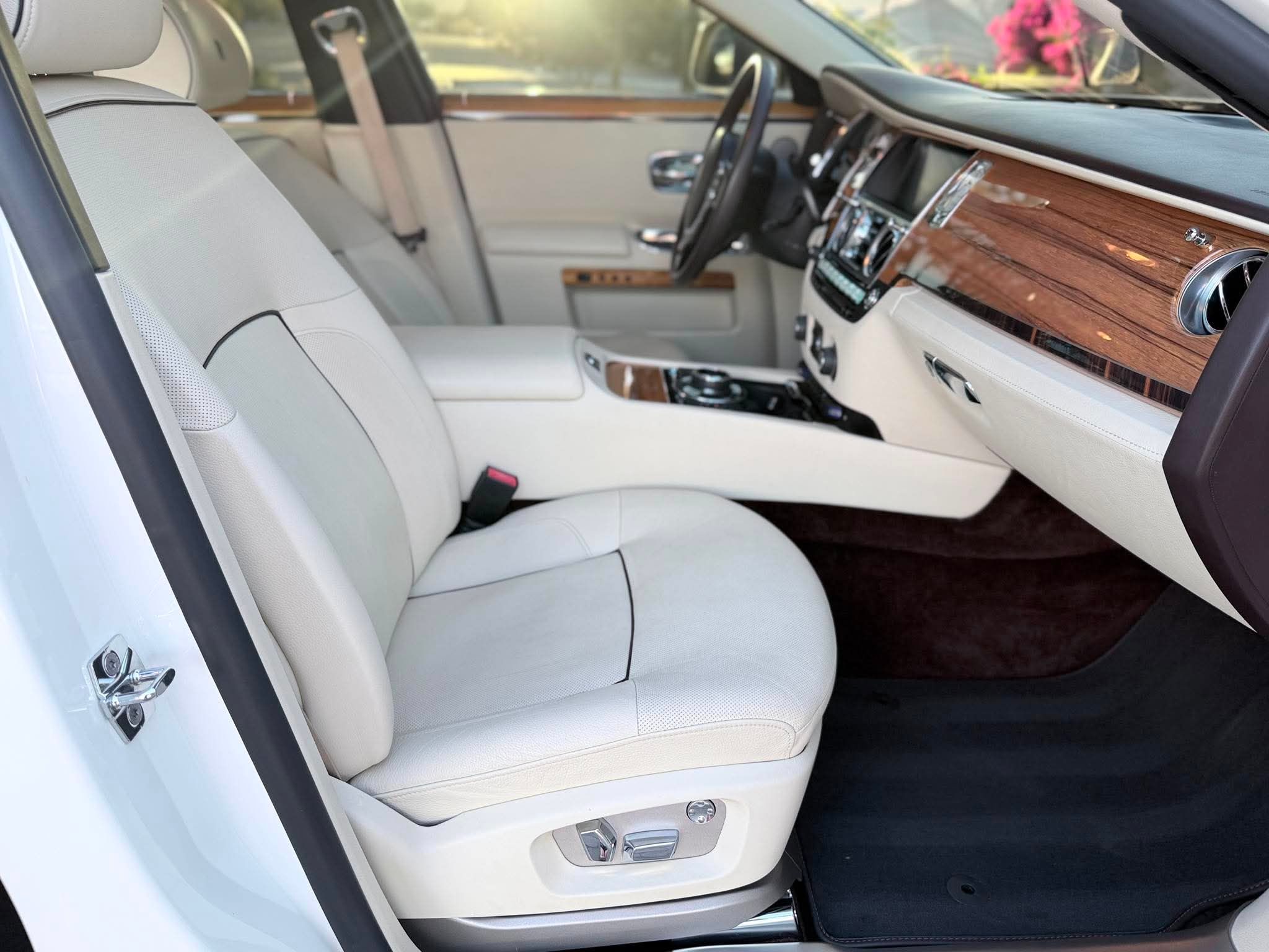 Used 2014 Rolls-Royce Ghost RWD image 12