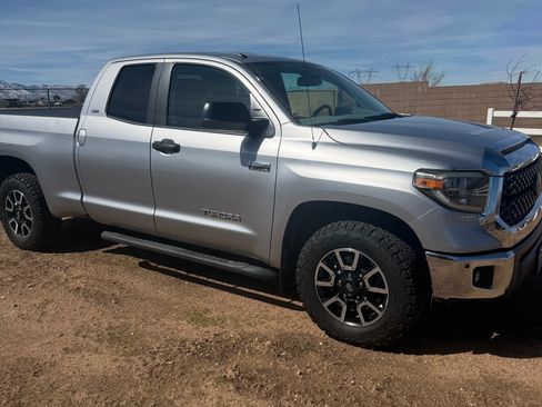 Used 2018 Toyota Tundra SR5 w/ TRD Off Road Package image 5