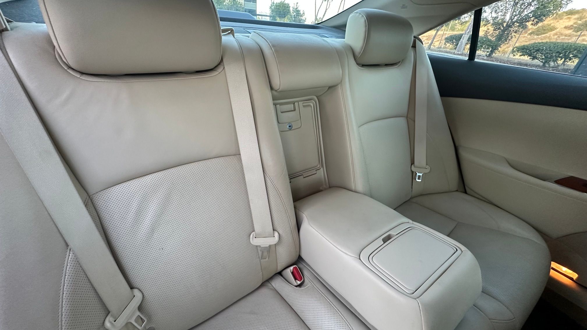 Used 2010 Lexus ES 350 w/ Preferred Accessory Package FWD image 22