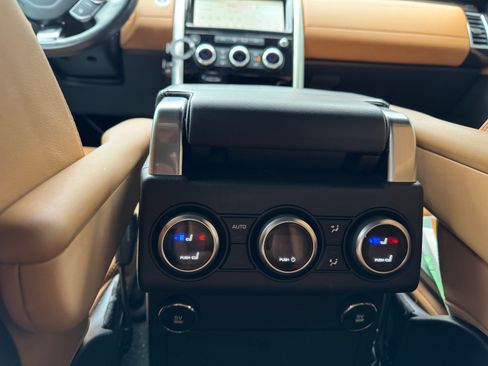 Used 2018 Land Rover Discovery HSE Luxury image 19