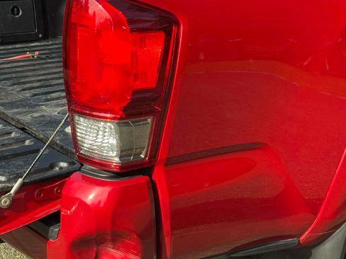 Used 2017 Toyota Tacoma TRD Sport w/ Tow Package (A/T) image 6