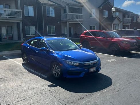 Used 2018 Honda Civic EX image 2