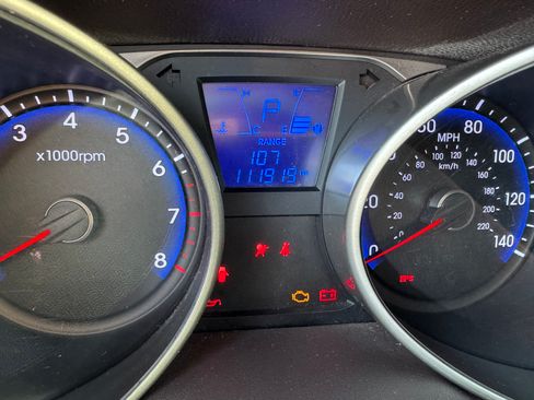 Used 2012 Hyundai Tucson GLS FWD image 1