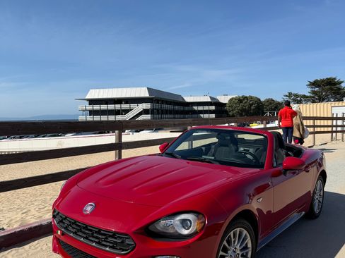 Used 2017 FIAT 124 Spider Classica RWD image 5