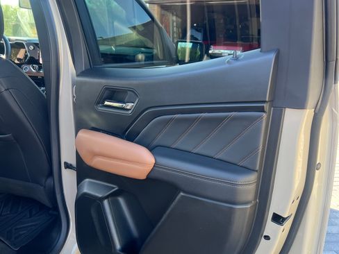 Used 2023 GMC Canyon AT4 w/ AT4 Premium Package AWD/4WD image 16