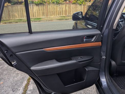 Used 2014 Subaru Outback 3.6R Limited image 19