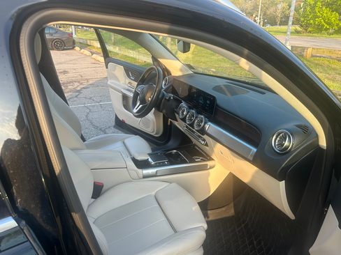 Used 2022 Mercedes-Benz GLB 250 4MATIC image 15