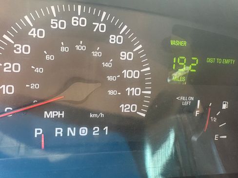 Used 2002 Lincoln Town Car Signature RWD image 10