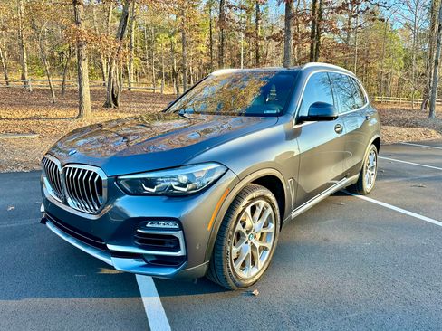 Used 2021 BMW X5 xDrive40i w/ Premium Package 2 image 1