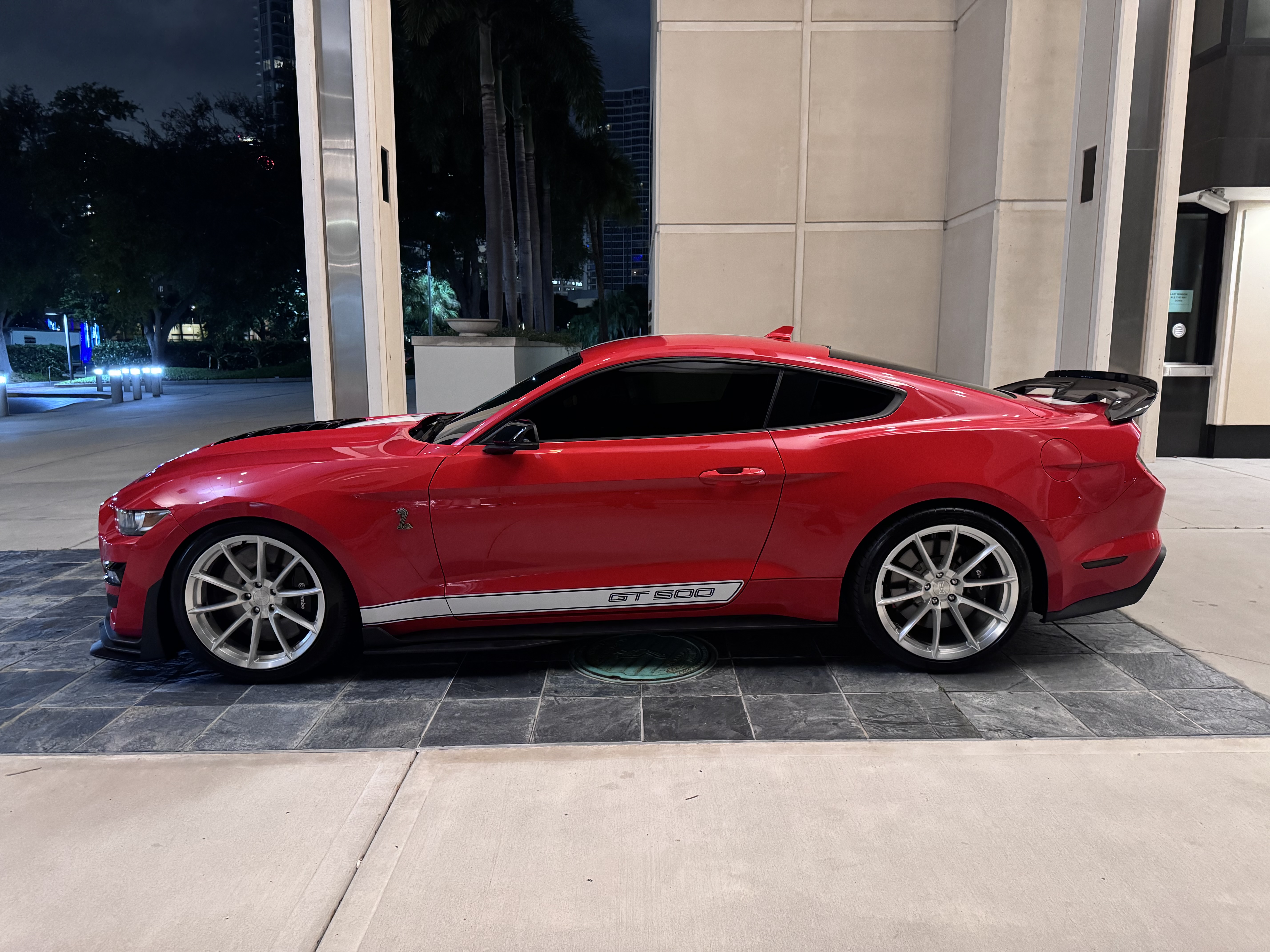 Used 2020 Ford Mustang Shelby GT500 w/ Technology Package RWD image 9