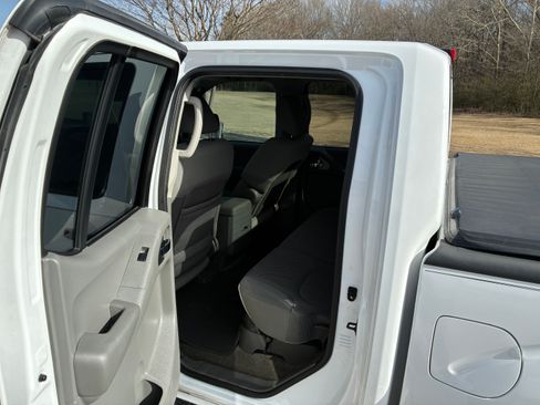 Used 2011 Nissan Frontier SV w/ SV Premium Utility Pkg image 18