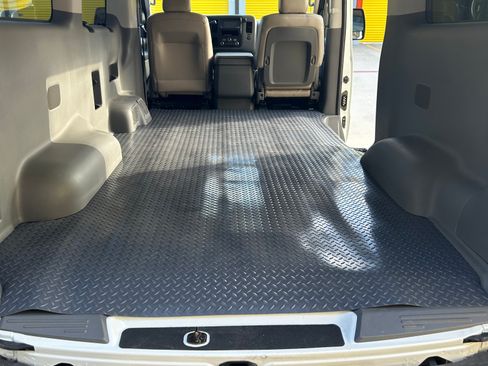 Used 2017 Nissan NV 3500 SL image 15