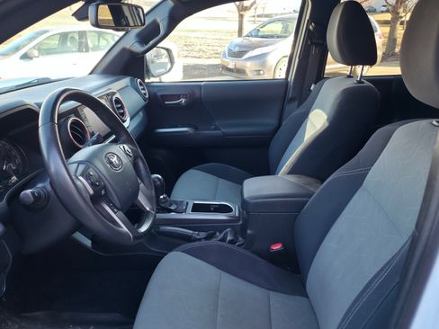 Used 2020 Toyota Tacoma TRD Off-Road image 15