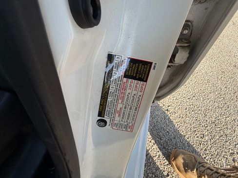 Used 2018 Nissan Versa Note SV FWD image 18