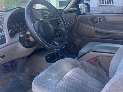 Used 2000 Chevrolet S10 Pickup 4x4 Extended Cab w/ Preferred Equipment Group image 5