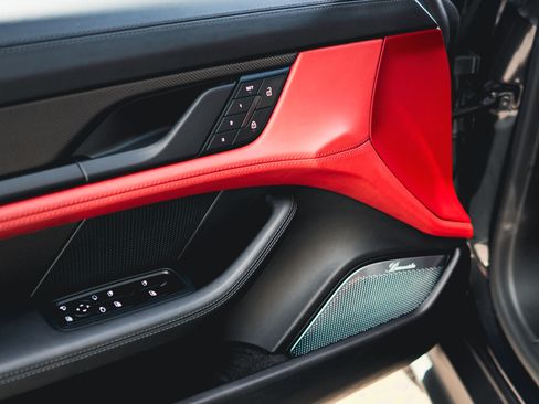 Used 2025 Porsche Taycan GTS image 30