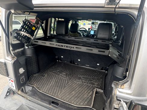 Used 2016 Jeep Wrangler Unlimited Rubicon AWD/4WD image 2