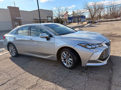 Used 2019 Toyota Avalon XLE image 7