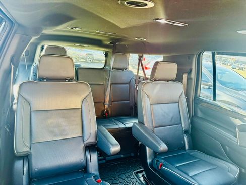 Used 2023 Chevrolet Suburban Premier image 10