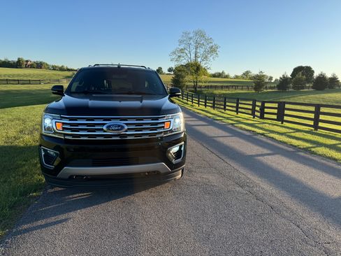 Used 2018 Ford Expedition Limited AWD/4WD image 2
