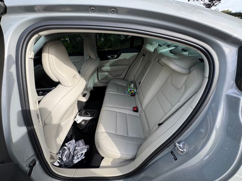 Used 2024 Volvo S60 B5 Plus image 8